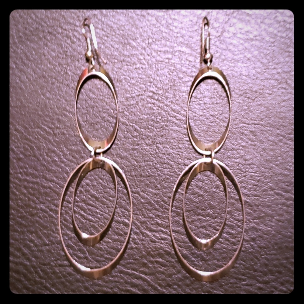 Silvery Oval dangle earrings. Elegant Accessorie